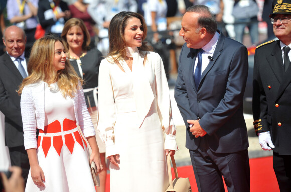 La reine Rania de Jordanie et sa fille la princesse Iman assistent à l'université d'été du MEDEF à Jouy-en-Josas le 26 août 2015. 