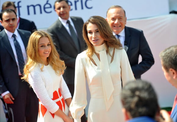 La reine Rania de Jordanie et sa fille la princesse Iman assistent à l'université d'été du MEDEF à Jouy-en-Josas le 26 août 2015.  Queen Rania of Jordan and her daughter princess Iman at the Grand Opening of the Medef Summer Conference on August 26, 2015 in Jouy-en-Josas, near Paris. 
