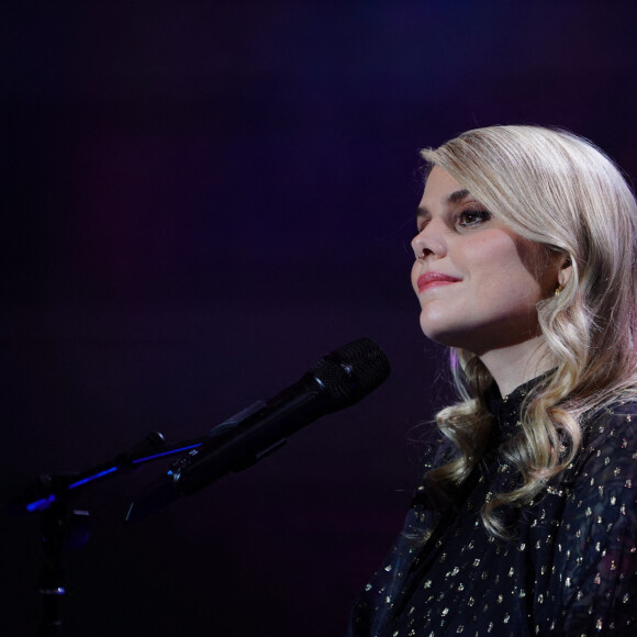 Coeur de Pirate (Béatrice Martin) - Enregistrement de l'émission "La boîte à secrets 11", présentée par F.Bollaert sur France 3. Le 4 octobre 2021 © Rubens Hazon / Bestimage