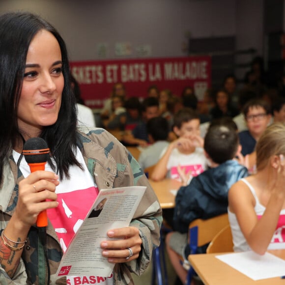 Exclusif - La chanteuse Alizée a donné de la voix pour se faire entendre des 109 élèves de 5ème qui participaient à la dictée ELA. Cette association de lutte contre les leucodystrophies organise pour la 23ème année consécutive une campagne intitulée "Mets tes baskets et bats la maladie", parrainée par Zinédine Zidane et Alizée, qui se veut être un moment d'échange et de sensibilisation au sujet d'une maladie rare et peu connue. © Olivier Sanchez/Crystal Pictures/Bestimage