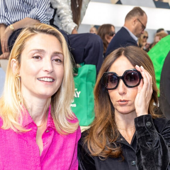 Julie Gayet et Elsa Zyberstein au front row du défilé 1 de mode Haute-Couture automne-hiver 2022-2023 "Chanel" à Paris, France, le 5 juillet 2022. © Olivier Borde/Bestimage 