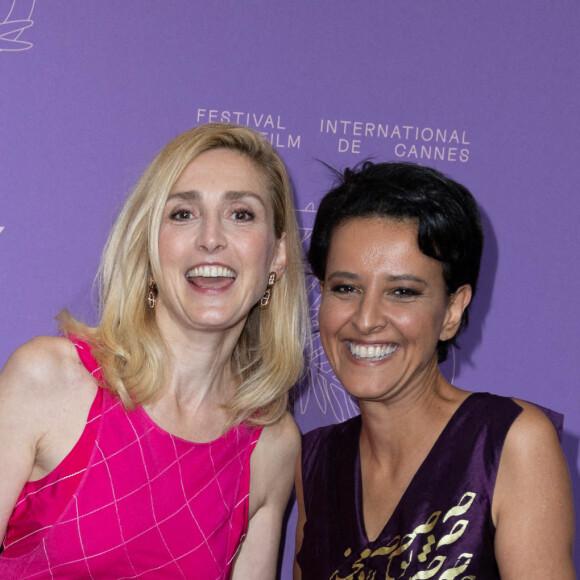 Julie Gayet et Najat Vallaud-Belkacem - Photocall du dîner du 75ème Festival International du Film de Cannes. Le 24 mai 2022 © Olivier Borde / Bestimage 