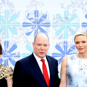 Camille Gottlieb, le prince Albert II de Monaco, la princesse Charlène de Monaco, Pierre Dartout, le ministre d'Etat de la Principauté de Monaco, guest - 73ème Gala de la Croix-Rouge Monégasque qui avait lieu pour la première fois sur les Terrasses du Soleil, entre la façade magistrale de l'Opéra Garnier Monte-Carlo et la mer Méditerrannée à Monaco le 18 juillet 2022.© Dominique Jacovides/Bestimage 