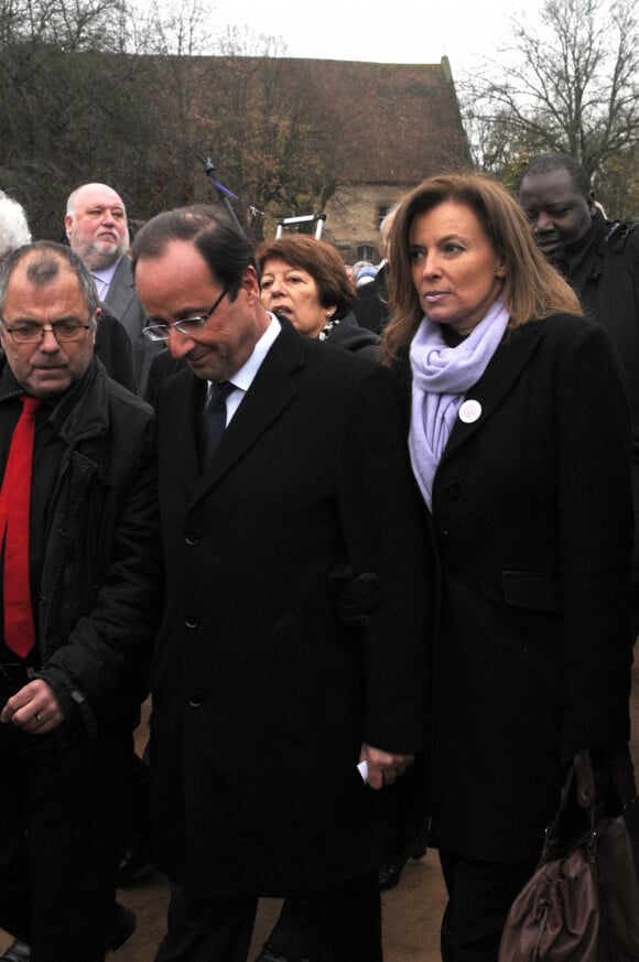 Valérie Trierweiler et François Hollande aux obséques de Danielle Mitterrand le 26 novembre 2011.