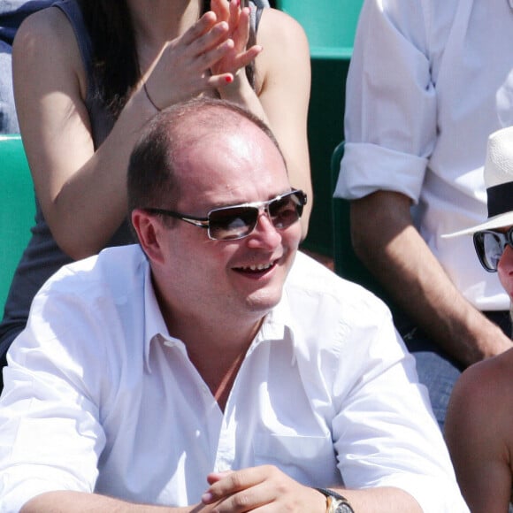 Cauet et sa femme Virginie lors des internationaux de tennis de France de Roland Garros à Paris, le 3 juin 2010.