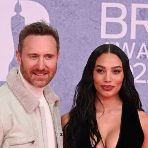 David Guetta et sa compagne Jessica Ledon au photocall de la soirée des BRIT Awards 2022 à l'O2, Peninsula Square de Londres, Royaume Uni, le 8 février 2022. 