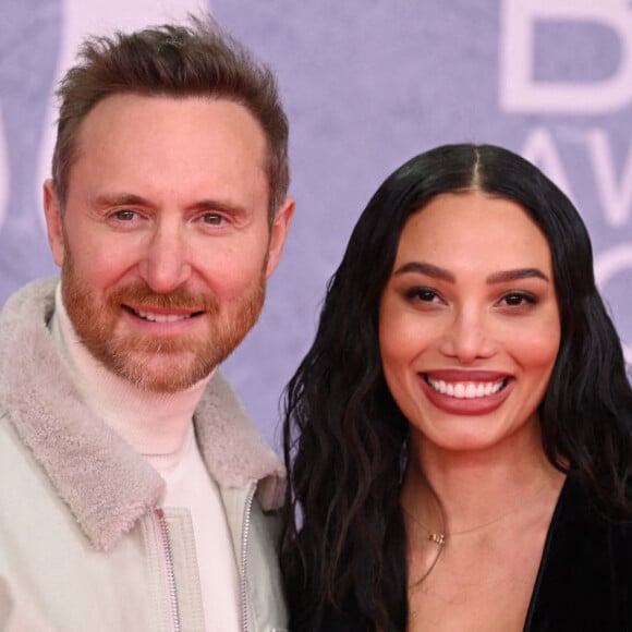 David Guetta et sa compagne Jessica Ledon au photocall de la soirée des BRIT Awards 2022 à l'O2, Peninsula Square de Londres, Royaume Uni. 