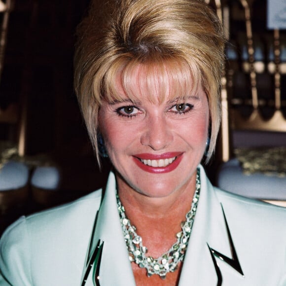 Ivana Trump lors de la collection Ungaro de Haute Couture Automne Hiver 1999-2000