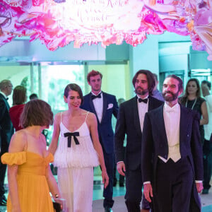 Charlotte Casiraghi et son mari Dimitri Rassam, John Nollet lors du Bal de la Rose 2022 au Sporting Club de Monaco, le 8 juillet 2022. © Cyril Moreau / Pool Monaco / Bestimage