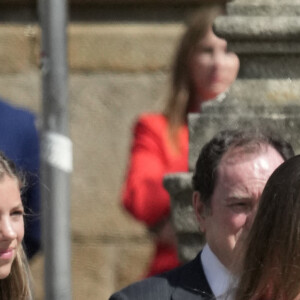 L'infante Sofia d'Espagne (robe bleue), La princesse Leonor - Le roi Felipe VI et la reine Letizia d'Espagne, accompagnés de la princesse Leonor et de l'infante Sofia, assistent à l'offrande nationale à l'apôtre Saint-Jacques à Saint-Jacques-de-Compostelle, le 25 juillet 2022.
