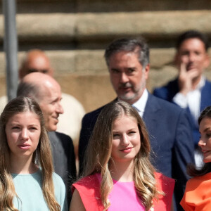 L'infante Sofia d'Espagne (robe bleue), La reine Letizia d'Espagne, La princesse Leonor - Le roi Felipe VI et la reine Letizia d'Espagne, accompagnés de la princesse Leonor et de l'infante Sofia, assistent à l'offrande nationale à l'apôtre Saint-Jacques à Saint-Jacques-de-Compostelle, le 25 juillet 2022.