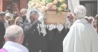Obsèques de Dani : ses fils Julien et Emmanuel dignes, sa soeur émue dans les bras de Gérard Lanvin