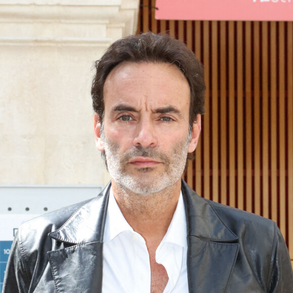 Exclusif - Anthony Delon représentait son père lors de la projection du film "Monsieur Klein" du réalisateur J. Losey lors du 50ème Festival La Rochelle Cinéma à La Coursive à La Rochelle le 3 juillet 2022. Pour sa 50ème édition du 1er juillet au 10 juillet,le Festival La Rochelle Cinéma va célébrer Alain Delon, " un acteur mythique à la beauté surnaturelle " qui incarne un âge d'or du cinéma français et italien des années 1960 aux années 1980. Vingt et un de ses films seront projetés dans de belles copies restaurées. Parmi eux, de nombreux chefs- d'oeuvre comme Plein Soleil (1960), Rocco et ses frères (1960), L'Éclipse (1962), Le Guépard (1963), Le Samouraï (1967), La Piscine (1969), Le Cercle rouge (1970), Monsieur Klein (1976) ou Notre histoire (1984). Au programme également : une table ronde avec des spécialistes de Delon, une exposition de photos ainsi qu'une leçon de musique en hommage à Ennio Morricone autour du Clan des Siciliens (1969). Alain Delon a fait parvenir un message audio et écrit au Festival de La Rochelle. © Jean-Marc Lhomer/Bestimage 