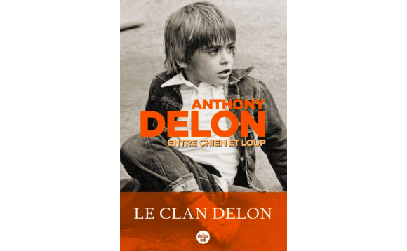 Couverture du livre "Entre chien et loup" d'Anthony Delon, publié aux éditions Le Cherche Midi le 10 mars 2022