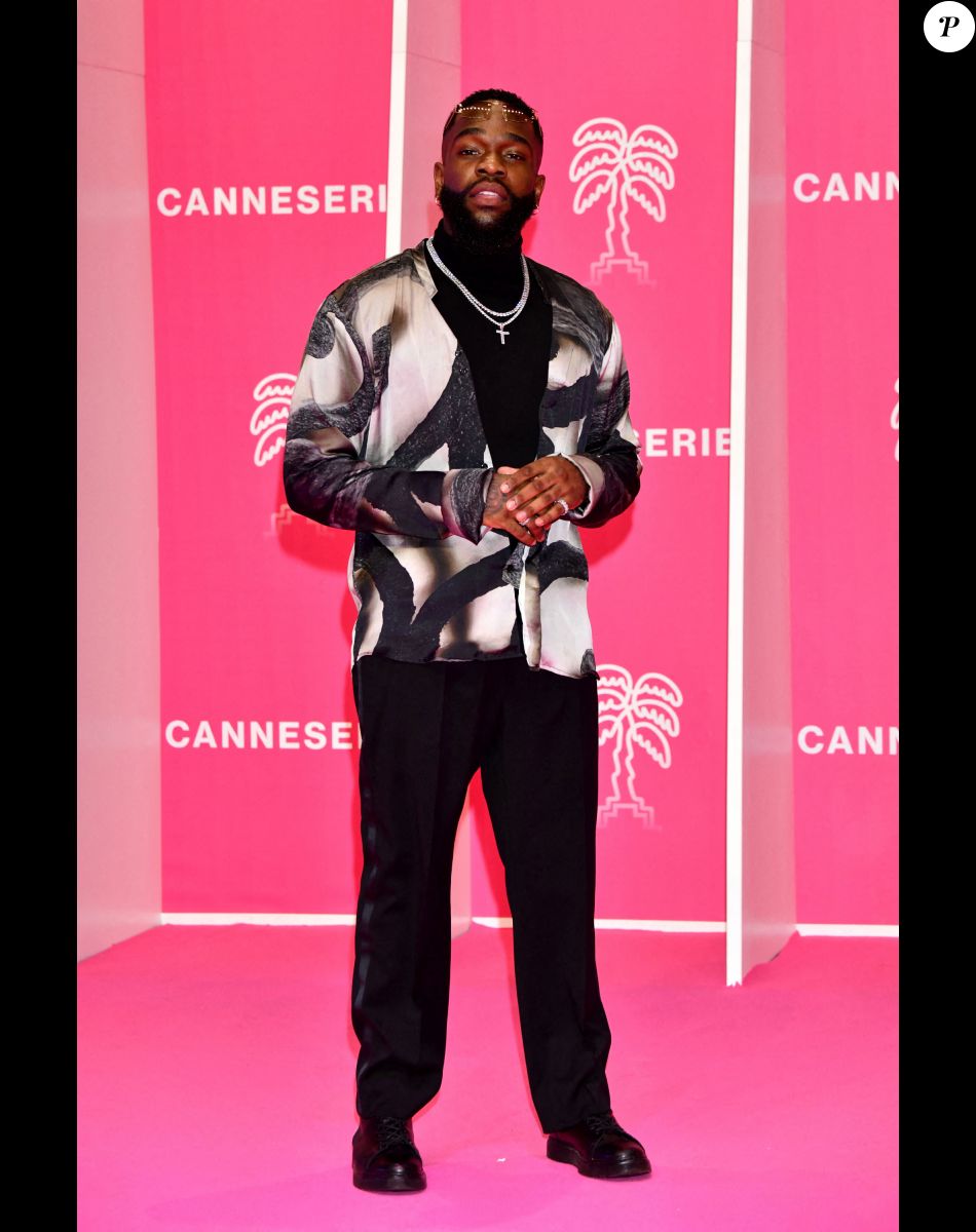 Tayc durant la seconde soirée du 4eme Canneseries au Palais des Festivals à Cannes, le 9 octobre 2021. Le festival se déroule jusqu'au 13 octobre. © Bruno Bebert / Bestimage