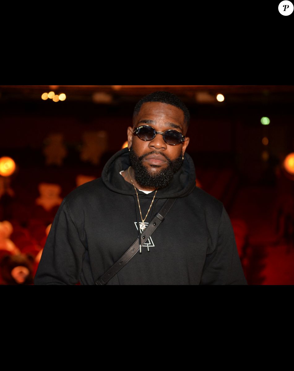 Exclusif - L'auteur-compositeur-interprète Tayc (Julien Bouadjie) lors du livestream "CamKev Comedy and Songs" de C.Lellouche et de K.Adams sur la plateforme de streaming Gigson.live au théâtre Mogador à Paris, France, le 5 avril 2021. © Veeren/Bestimage