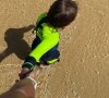 Laure Manaudou à la plage avec ses fils