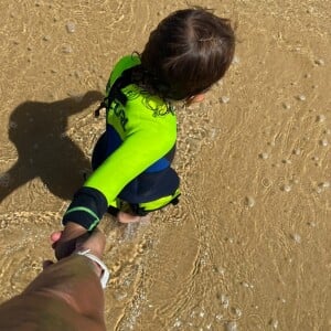 Laure Manaudou à la plage avec ses fils