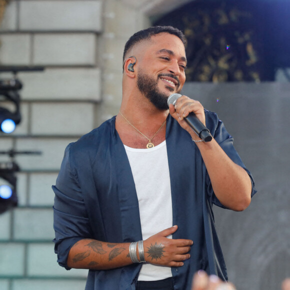 Exclusif - Slimane - Concert RFM Music Show sur le parvis de l'Hôtel de Ville de Levallois Perret. Le 18 juin 2022. Le show sera diffusé le 23 juin, à 21h15 sur C8 et en simultané sur RFM ! © Christophe Clovis / Bestimage 