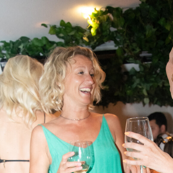 Exclusif - No Web - Alexandra Lamy et soeur Audrey Lamy - People dînent au restaurant "Gioia" avant de faire la fête au VIP Room à Saint-Tropez le 28 juillet 2022. © Hippolyte Hamonet/Bestimage