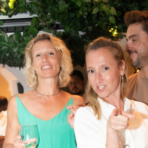 Exclusif - No Web - Alexandra Lamy, soeur Audrey Lamy et son compagnon Thomas Sabatier - People dînent au restaurant "Gioia" avant de faire la fête au VIP Room à Saint-Tropez le 28 juillet 2022. © Hippolyte Hamonet/Bestimage