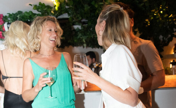 Exclusif - No Web - Alexandra Lamy et soeur Audrey Lamy - People dînent au restaurant "Gioia" avant de faire la fête au VIP Room à Saint-Tropez le 28 juillet 2022. © Hippolyte Hamonet/Bestimage