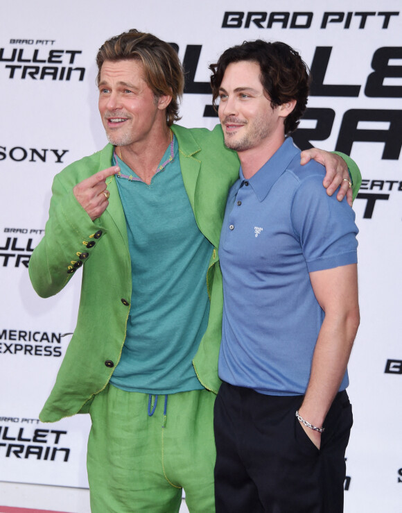 Brad Pitt et Logan Lerman à la première du film "Bullet Train" à Los Angeles, le 1er août 2022. 