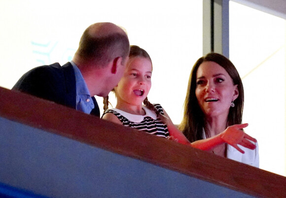 Le prince William, duc de Cambridge, et Catherine (Kate) Middleton, duchesse de Cambridge, avec la princesse Charlotte de Cambridge assistent à l'épreuve de gymnastique artistique lors des Jeux du Commonwealth de Birmingham, le 2 août 2022. 