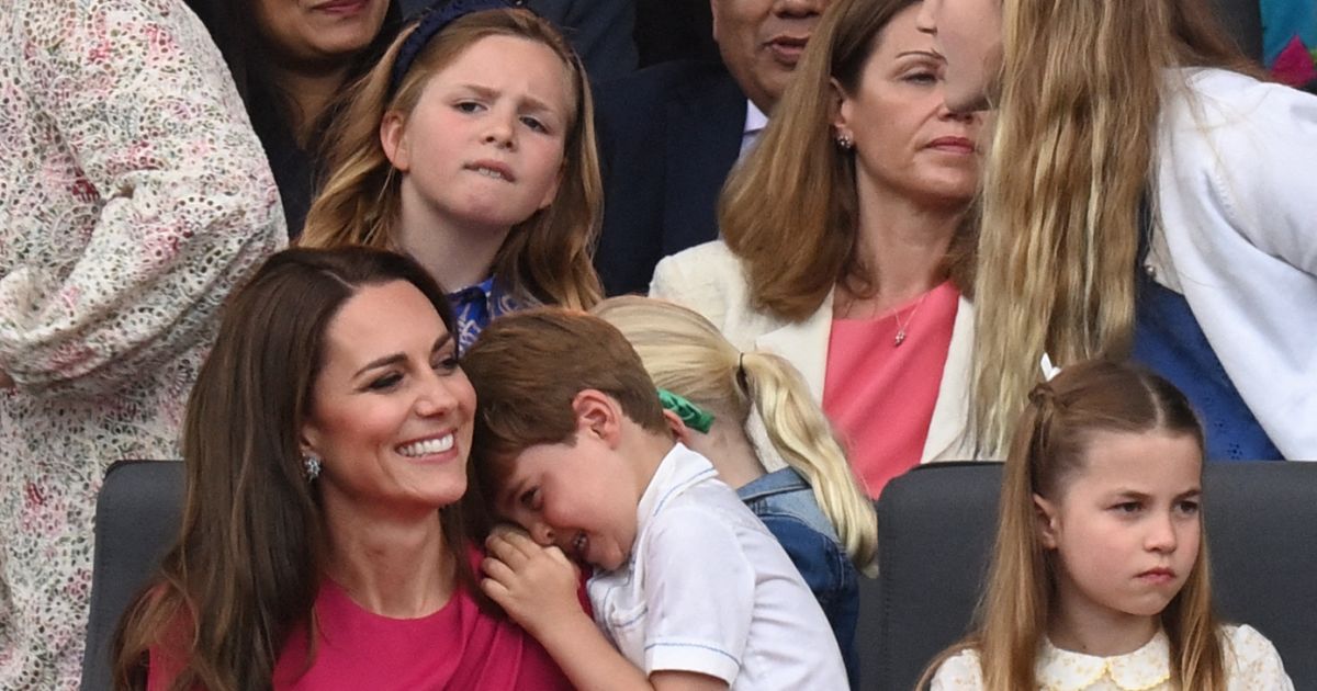 Kate Catherine Middleton, duchesse de Cambridge, le prince Louis, la(02)