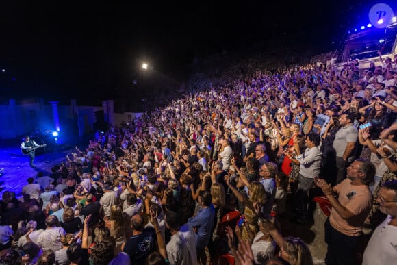 Patrick Bruel - Le triomphe de Patrick Bruel avec 6 rappels (les locations étaient complètes) en concert en acoustique au théâtre de Verdure pour l'ouverture du festival de Ramatuelle le 1er aout 2022. © Cyril Bruneau/Festival de Ramatuelle/Bestimage 