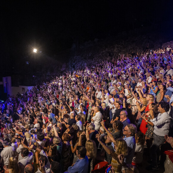 Patrick Bruel - Le triomphe de Patrick Bruel avec 6 rappels (les locations étaient complètes) en concert en acoustique au théâtre de Verdure pour l'ouverture du festival de Ramatuelle le 1er aout 2022. © Cyril Bruneau/Festival de Ramatuelle/Bestimage 