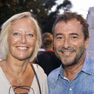 Sophie Cluzel, Bernard Montiel - Le triomphe de Patrick Bruel avec 6 rappels (les locations étaient complètes) en concert en acoustique au théâtre de Verdure pour l'ouverture du festival de Ramatuelle le 1er aout 2022. © Cyril Bruneau/Festival de Ramatuelle/Bestimage 