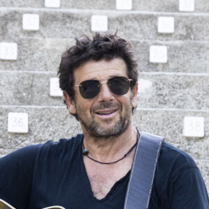 Patrick Bruel - Le triomphe de Patrick Bruel avec 6 rappels (les locations étaient complètes) en concert en acoustique au théâtre de Verdure pour l'ouverture du festival de Ramatuelle le 1er aout 2022. © Cyril Bruneau/Festival de Ramatuelle/Bestimage 