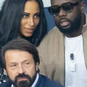 Maitre Gims et sa femme Demdem - People assistent à la victoire du PSG (2) face à Manchester City (0) lors de la deuxième journée de la Ligue des champions au Parc des Princes à Paris le 28 septembre 2021. © Cyril Moreau/Bestimage 