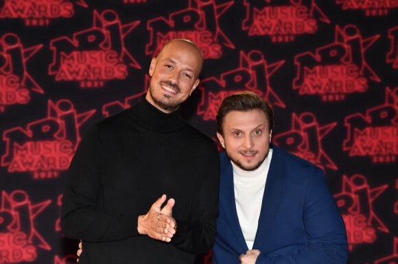 McFly (David Coscas) et Carlito (Raphaël Carlier) lors de la 23ème édition des NRJ Music Awards 2021 au Palais des Festivals de Cannes, le 20 novembre 2021. © Rachid Bellak/Bestimage 