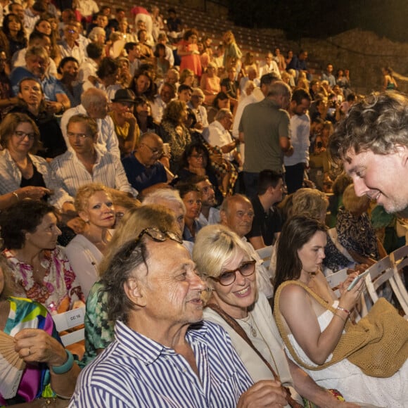 Chantal Ladesou et son mari Michel Ansault, Alex Vizorek - Pièce de théâtre "Jacques et son maître" mise en scène par N. Briançon lors de la 38ème édition du Festival de Ramatuelle le 3 aout 2022. © Cyril Bruneau/ Festival de Ramatuelle/Bestimage