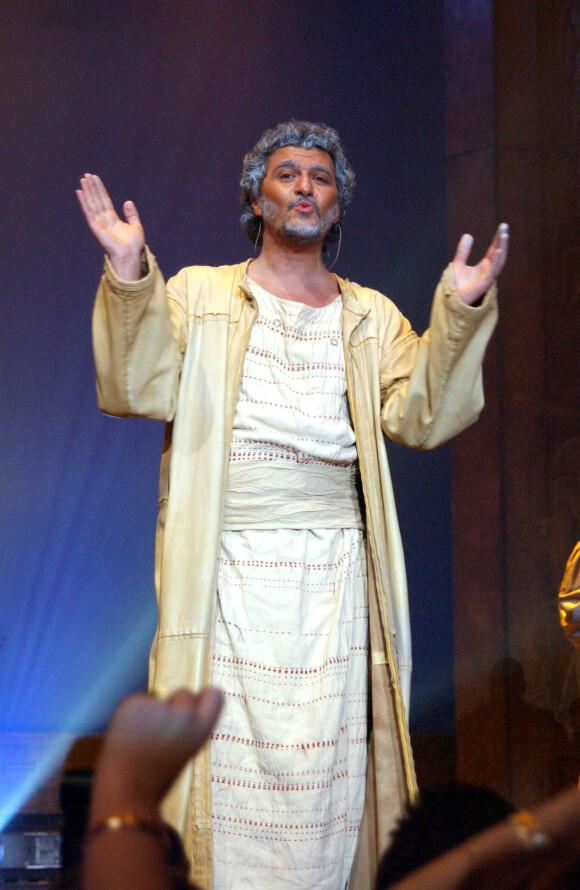 Daniel Lévi sur la scène de Paris Bercy lors d'une représentation de la comédie musicale "Les Dix commandements", le 15 janvier 2003.