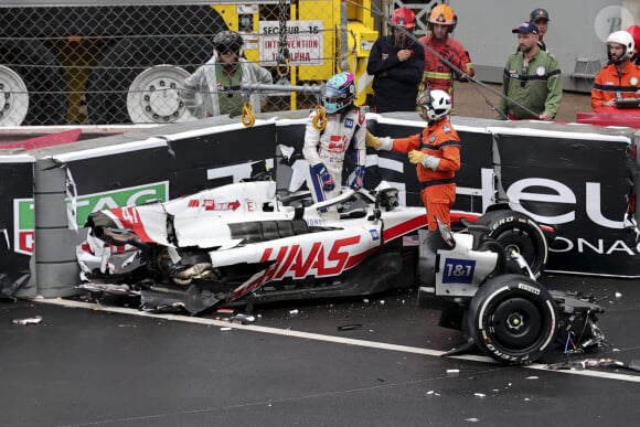 Illustrations de la voiture de Mick Schumacher après son accident sur le circuit de Formule 1 (F1) de Monaco, le 29 mai 2022. 