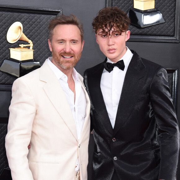 David Guetta et son fils Tim Elvis au photocall de la 64ème édition des Grammy Awards au MGM Grand Garden à Las Vegas le 3 avril 2022. 