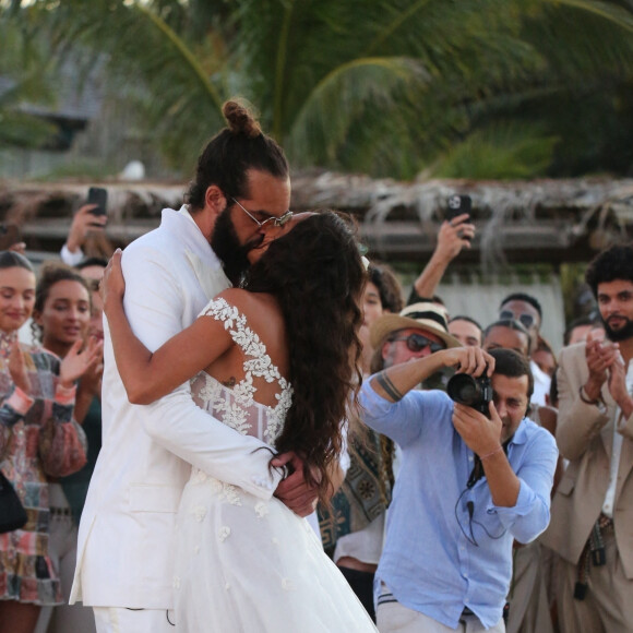 Exclusif - Jenaye Noah, Joakim Noah, Lais Ribeiro - Joakim Noah et Lais Ribeiro se sont mariés devant leurs amis et leur famille sur la plage de Trancoso au Brésil le 13 juillet 2022.