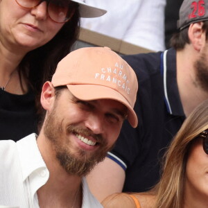 Théo Fleury et sa compagne Camille Cerf, Miss France 2015 en tribune (jour 14) lors des Internationaux de France de Tennis de Roland Garros 2022 à Paris, France, le 4 juin 2022. © Dominique Jacovides/Bestimage