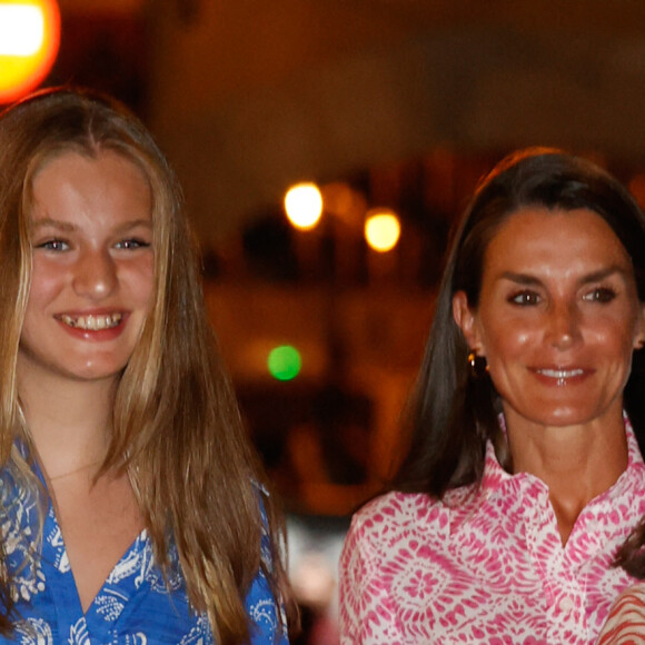 La princesse Leonor d'Espagne, la reine Letizia - La reine Letizia d'Espagne, ses filles et la reine Sofia se baladent dans les rues de Palma à Majorque le 7 août 2022. 