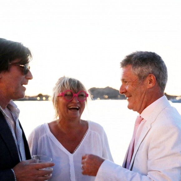 Thomas Dutronc, Christine Bravo et Stéphane Bachot - Soirée du mariage de Christine Bravo et Stéphane Bachot sur la plage du restaurant Marinella à l'Ile Rousse en Corse le 11 Juin 2022 © Dominique Jacovides / Bestimage