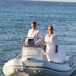 Arrivée des mariés en bateau - Soirée du mariage de Christine Bravo et Stéphane Bachot sur la plage du restaurant Marinella à l'Ile Rousse en Corse le 11 Juin 2022 © Dominique Jacovides / Bestimage