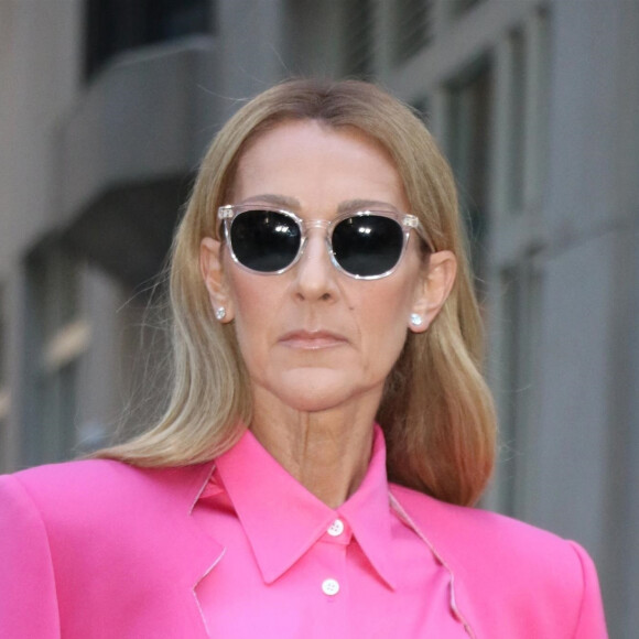 Celine Dion a choisi de s'habiller en rose pour la Journée Internationale pour les Droits des Femmes à New York