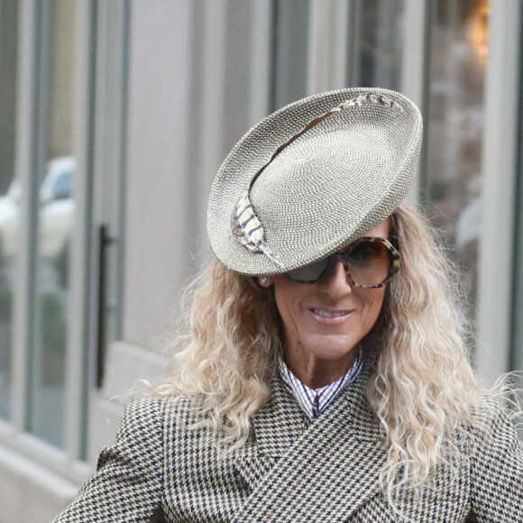 Céline Dion prend la pose pour les photographes à New York, le 5 mars 2020. 