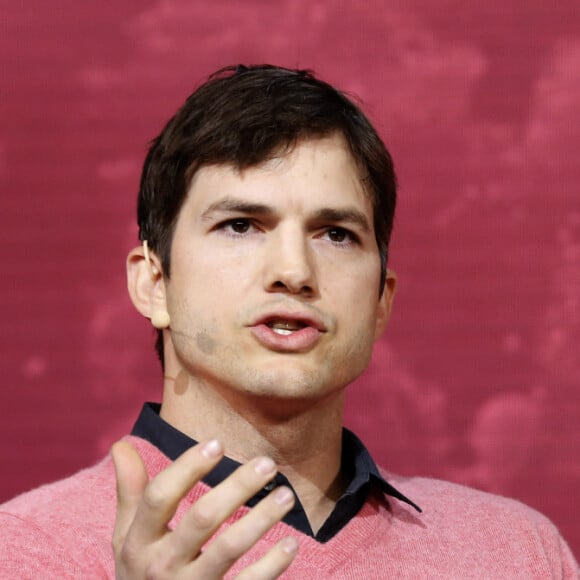 Ashton Kutcher à la soirée The Game Plan: Strategies for Entrepreneurs' lors du Airbnb Open 2016 au théâtre Orpheum à  Los Angeles, le 19 novembre 2016 © Future-Image via Zuma/Bestimage