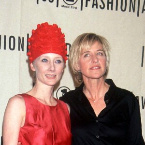 Anne Heche et Ellen DeGeneres aux VH1 Awards à New York le 25 octobre 1998