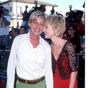 Ellen DeGenes et Anne Heche lors de la première du film "Contact" à Los Angeles le 1er juillet 1997