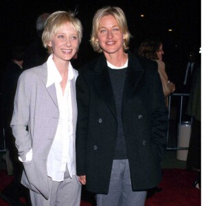 Anne Heche et Ellen DeGenerez à la première du film "ED TV" à Los Angeles le 18 mars 1999